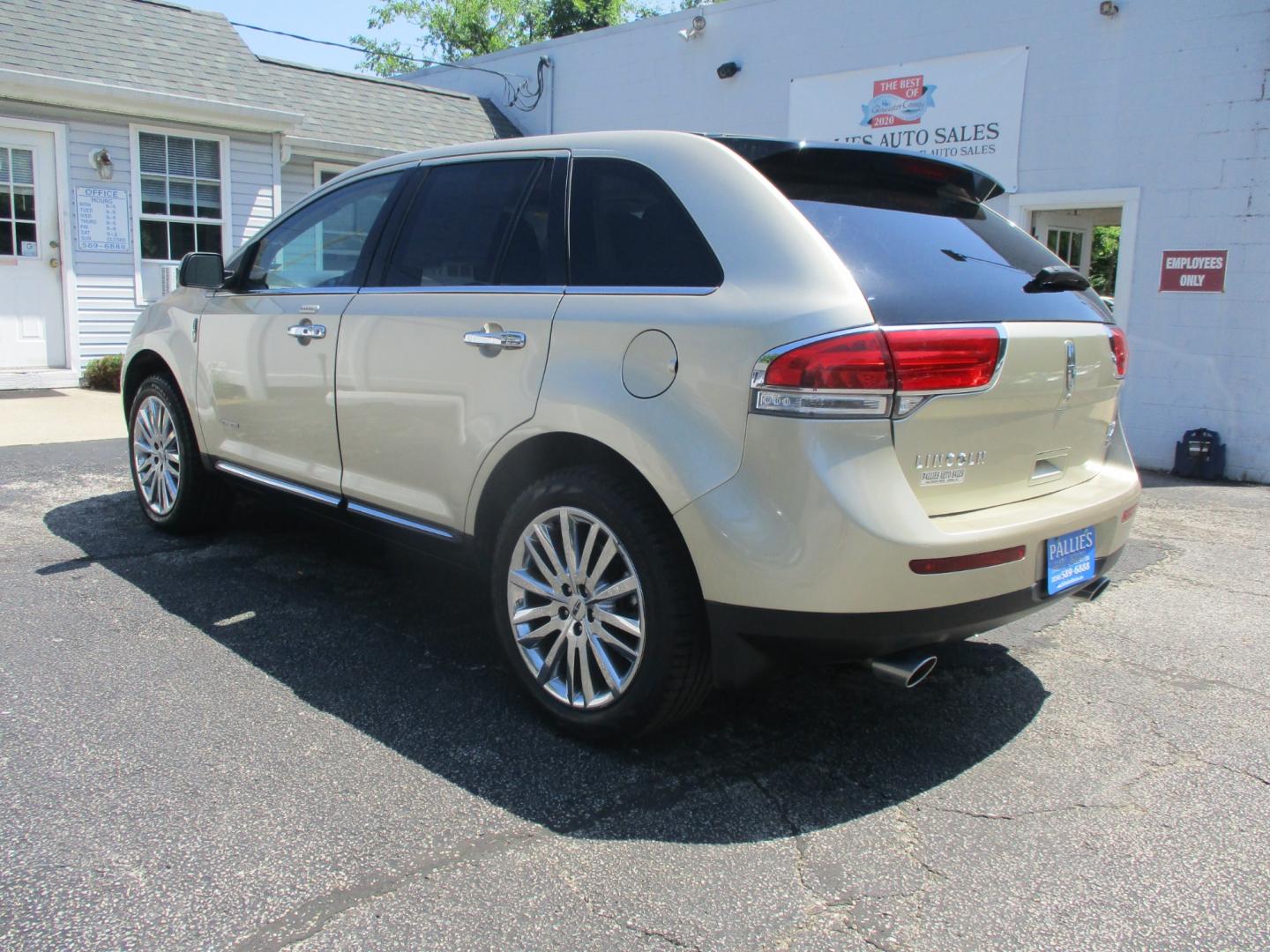 2011 GOLD Lincoln MKX (2LMDJ8JK4BB) , AUTOMATIC transmission, located at 540a Delsea Drive, Sewell, NJ, 08080, (856) 589-6888, 39.752560, -75.111206 - Photo#3